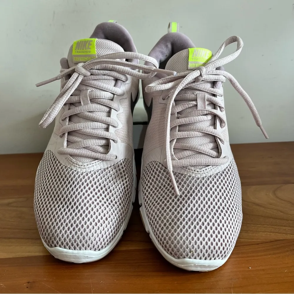 Women’s NIKE Training Flex Essentials Running Shoes Size 7.5  Pink & Gray - Image 3