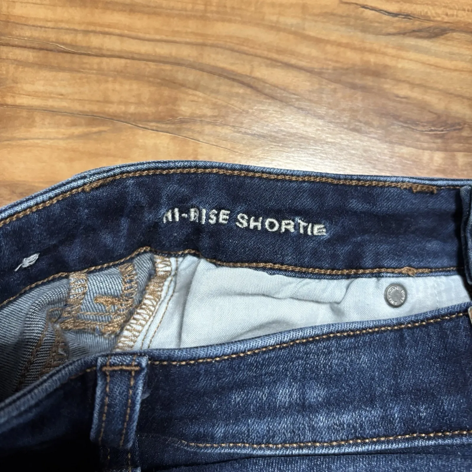 American Eagle Jean Shorts Women's Sz 2 Destroyed Denim Hi Rise Shortie‎ Stretch - Image 4