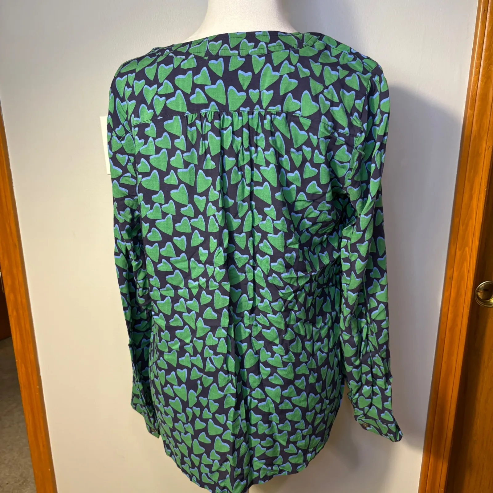 Anthropologie Conversations My funny valentine Heart Button Up Blouse Size 8 - Image 4