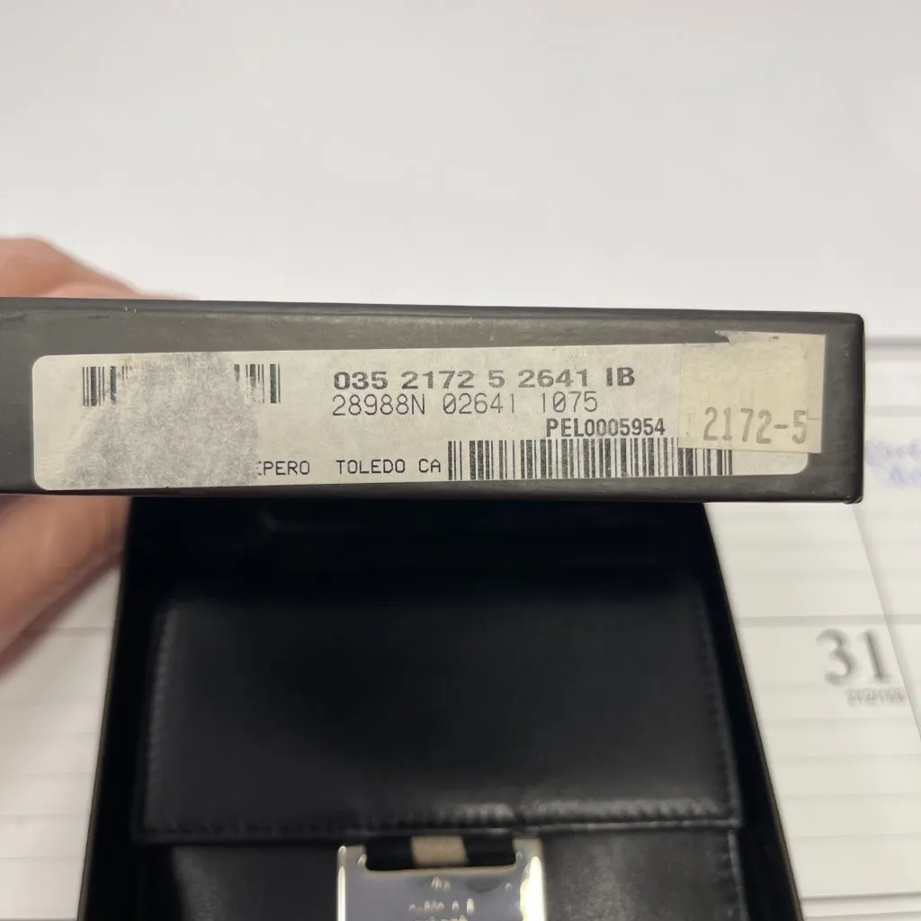 GUCCI Leather Bi-fold Compact Wallet Black - Preowned - Image 12