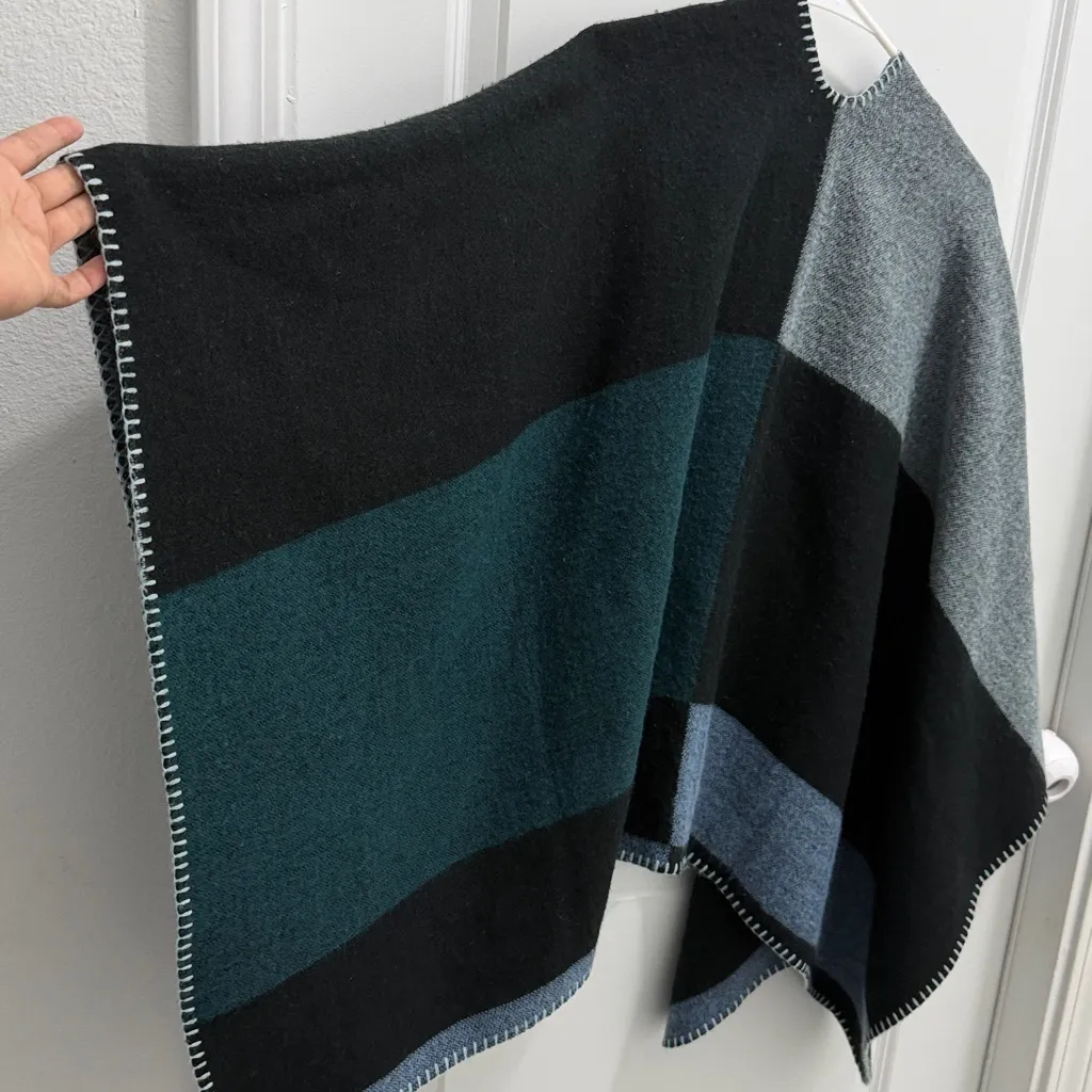 FRANCESCA'S Green Blue Color Block Shawl Poncho Acrylic Blanket Scarf RUANA - Image 4