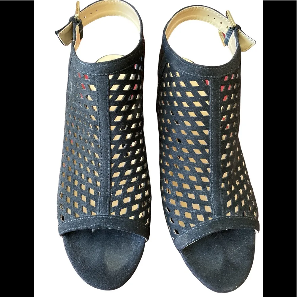 Black Liz Claiborne Suede Gemma Shoes, size 8 - Image 6