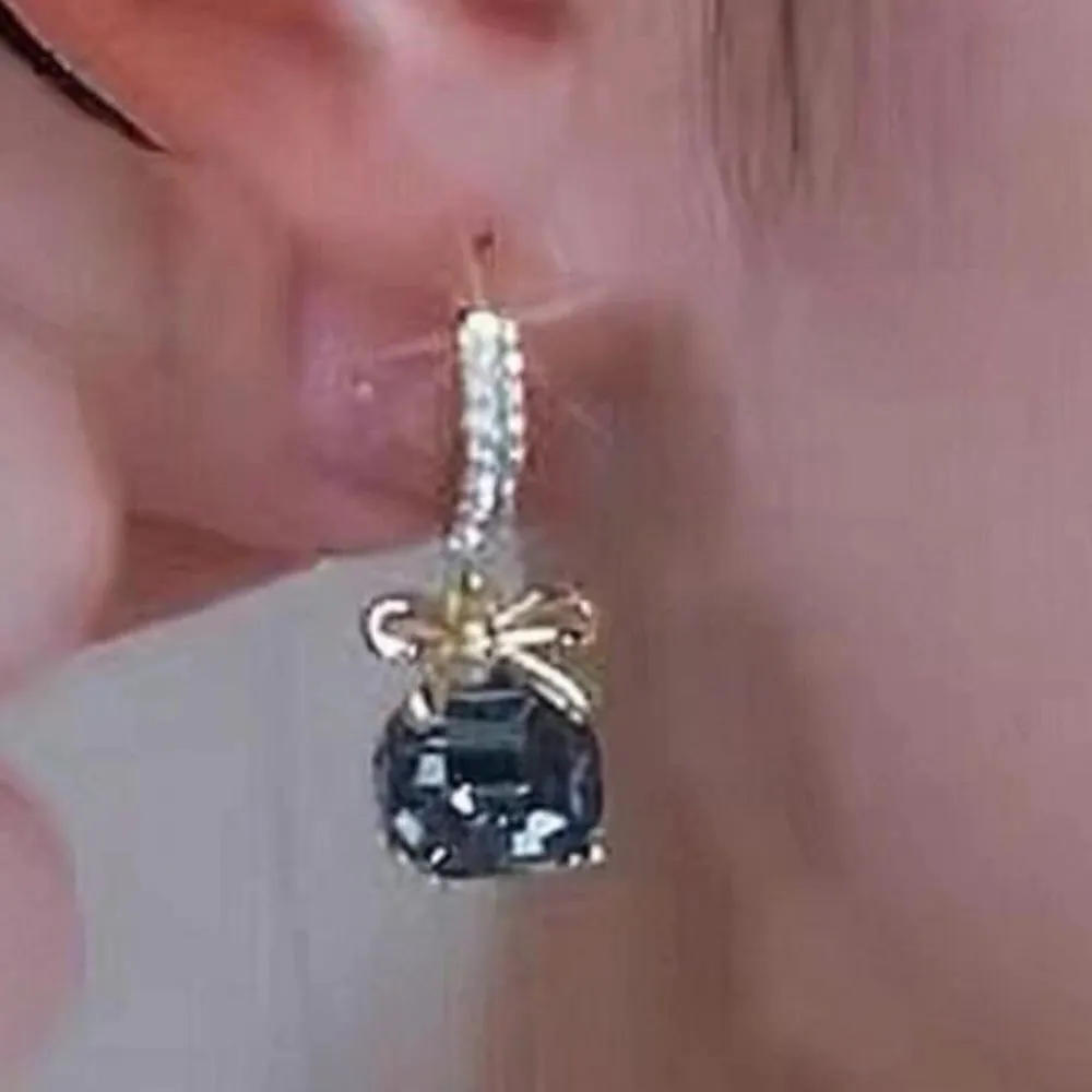 Absolutely gorgeous earrings with tiny gold bow design! New sterling silver - Image 2