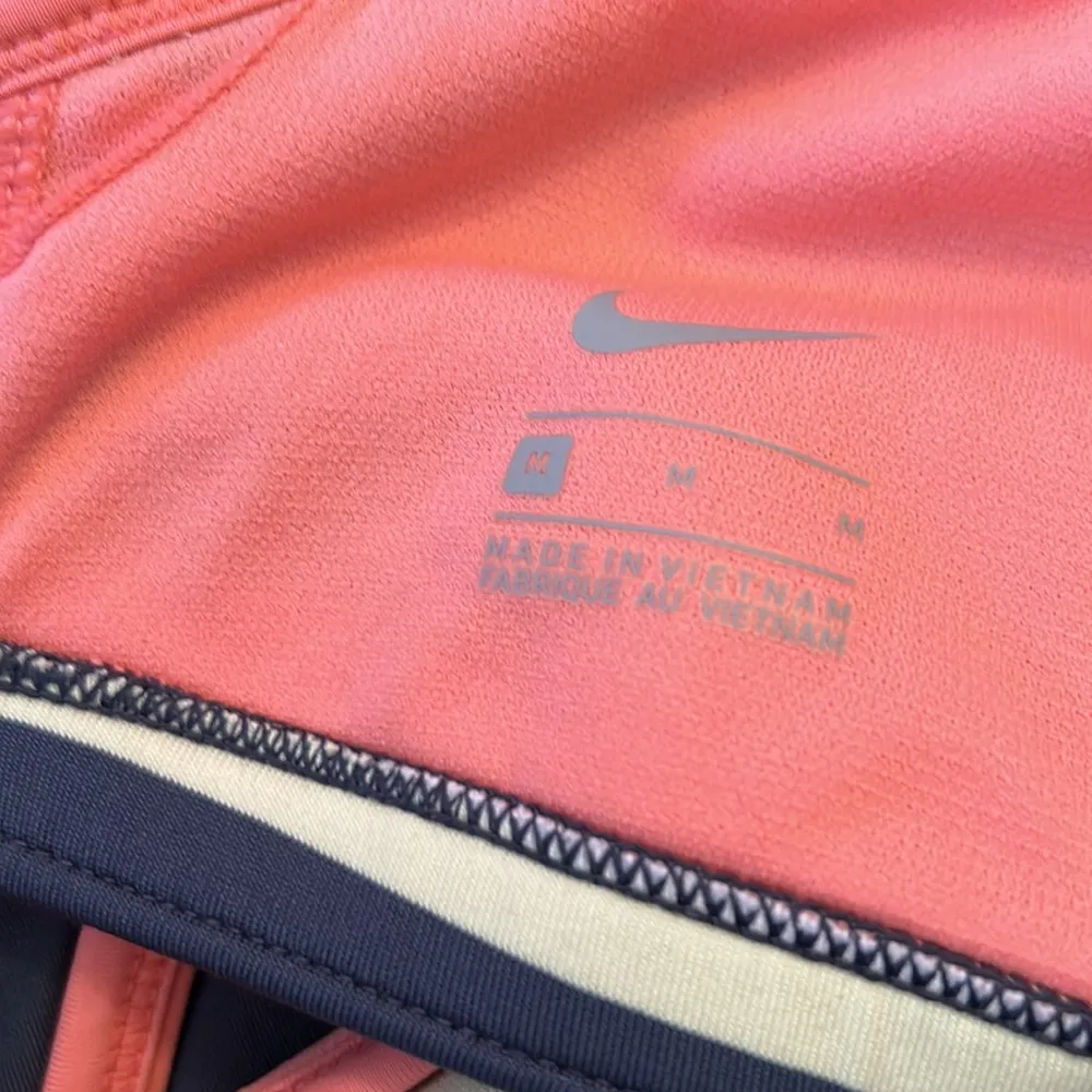 Nike  size m athletic top - Image 11