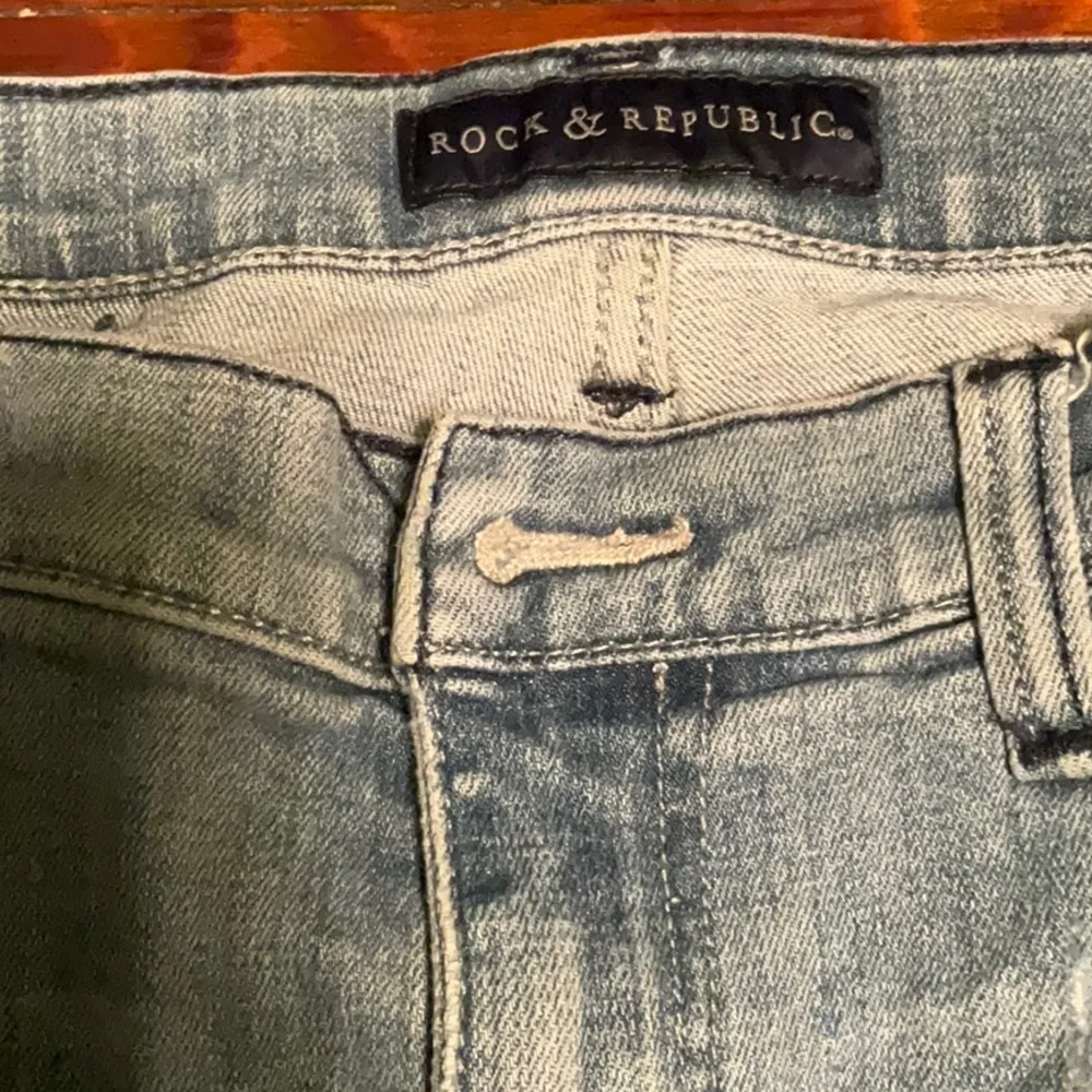 Rock & Republic Kasandra Embellished Light-Wash Flare Jeans Sz. 12 - Image 2