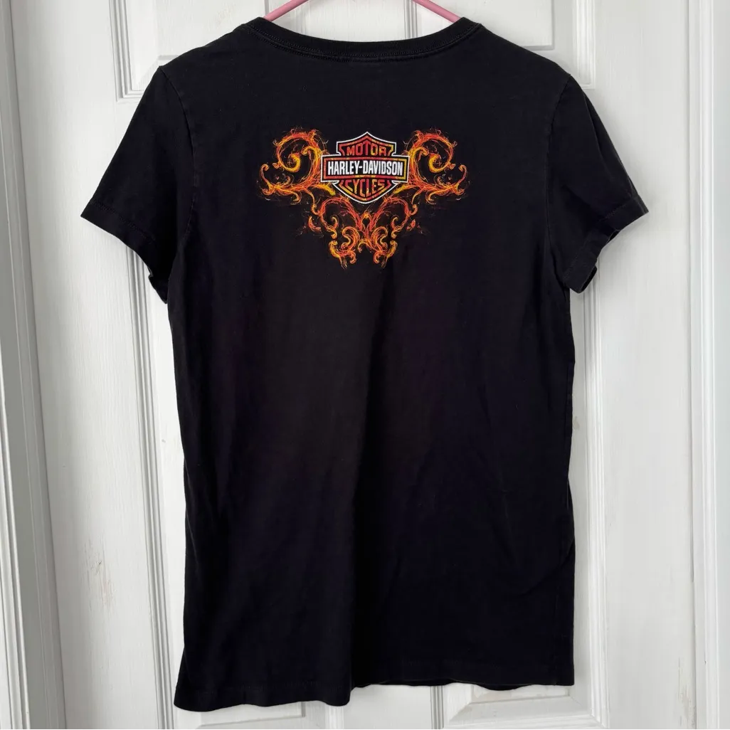 Harley Davidson Vneck Woodstock Illinois Black & Orange tee Size L - Image 2