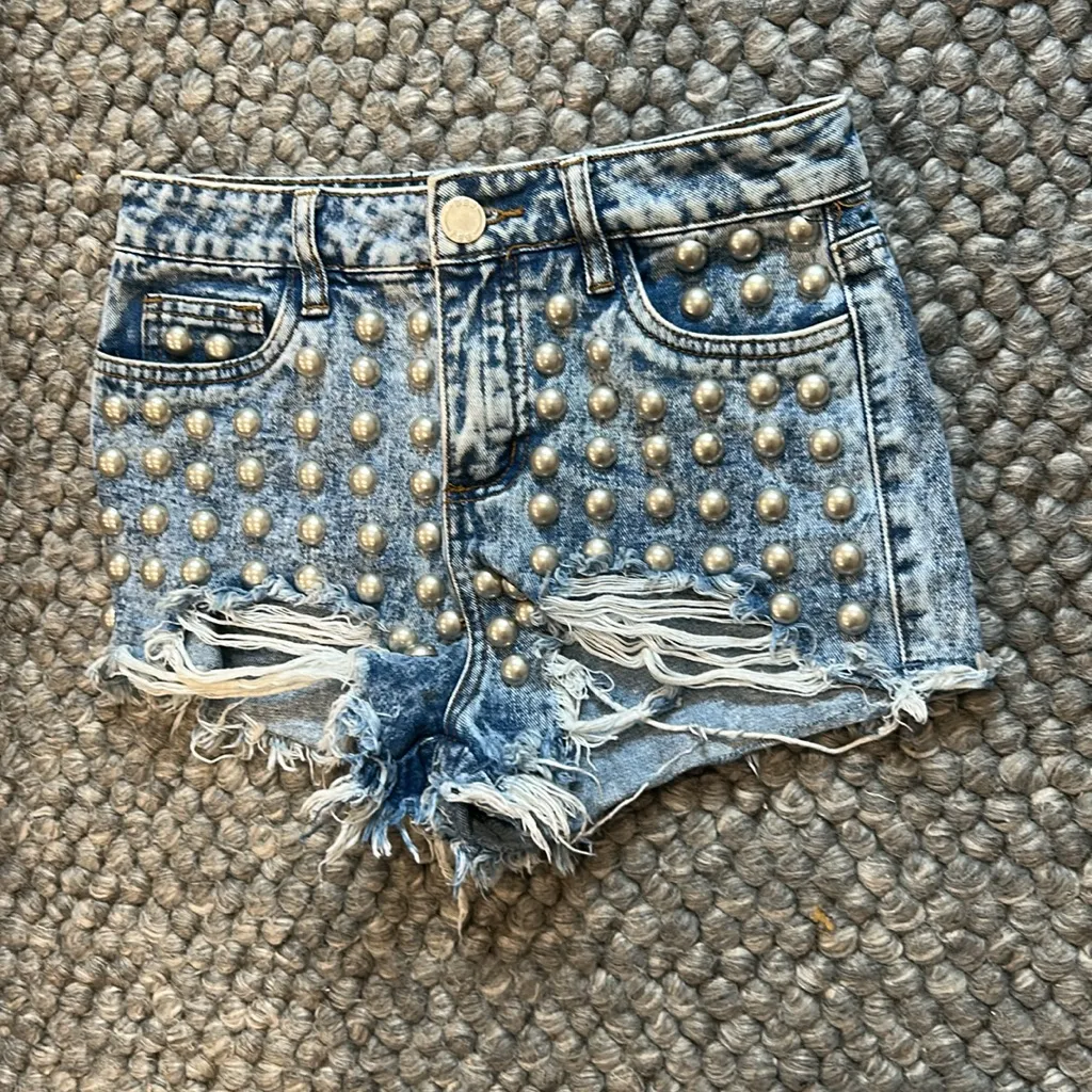 Boom Boom Jeans‎ Acid Washed Pearl Detailed Denim Shorts Size 1 - Image 3