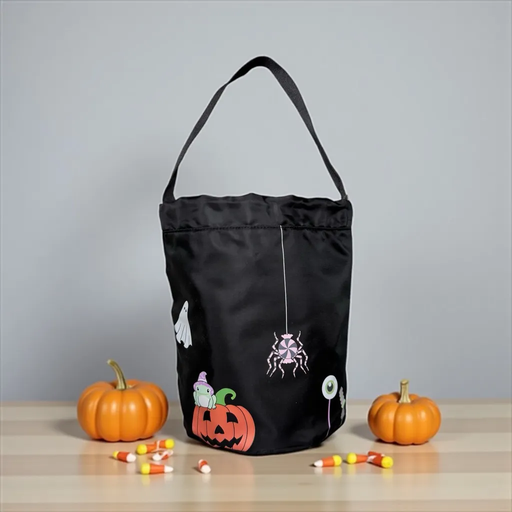 Bath & Body Works Glow in the Dark Halloween Trick or Treat Bag NWT - Image 3