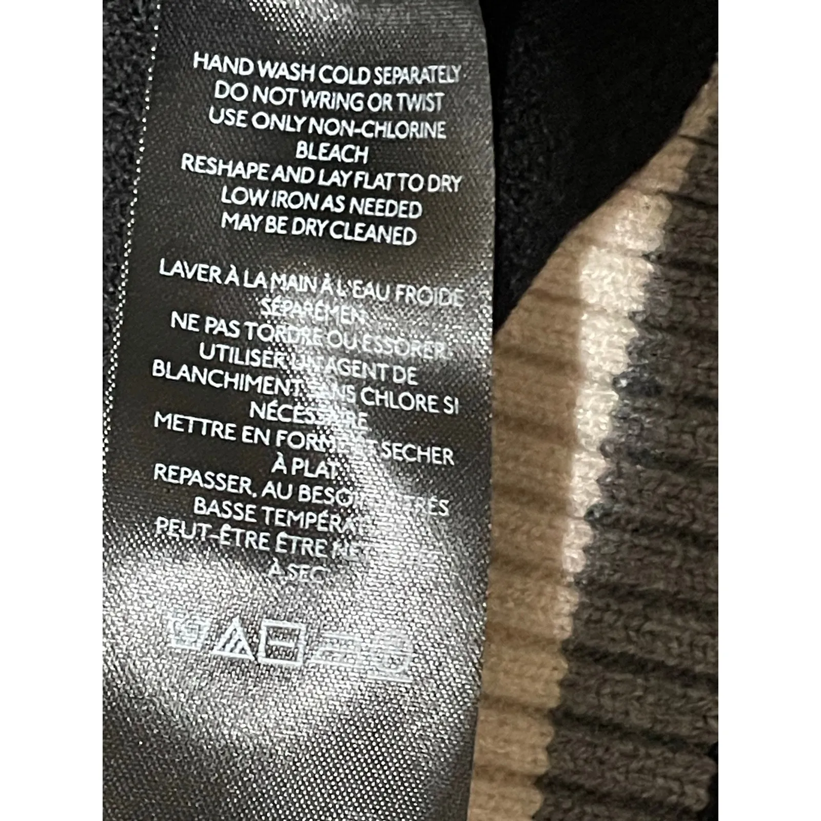 Urban Outfitters BDG Ronnie Cropped Black Knit Vest Medium - Image 8