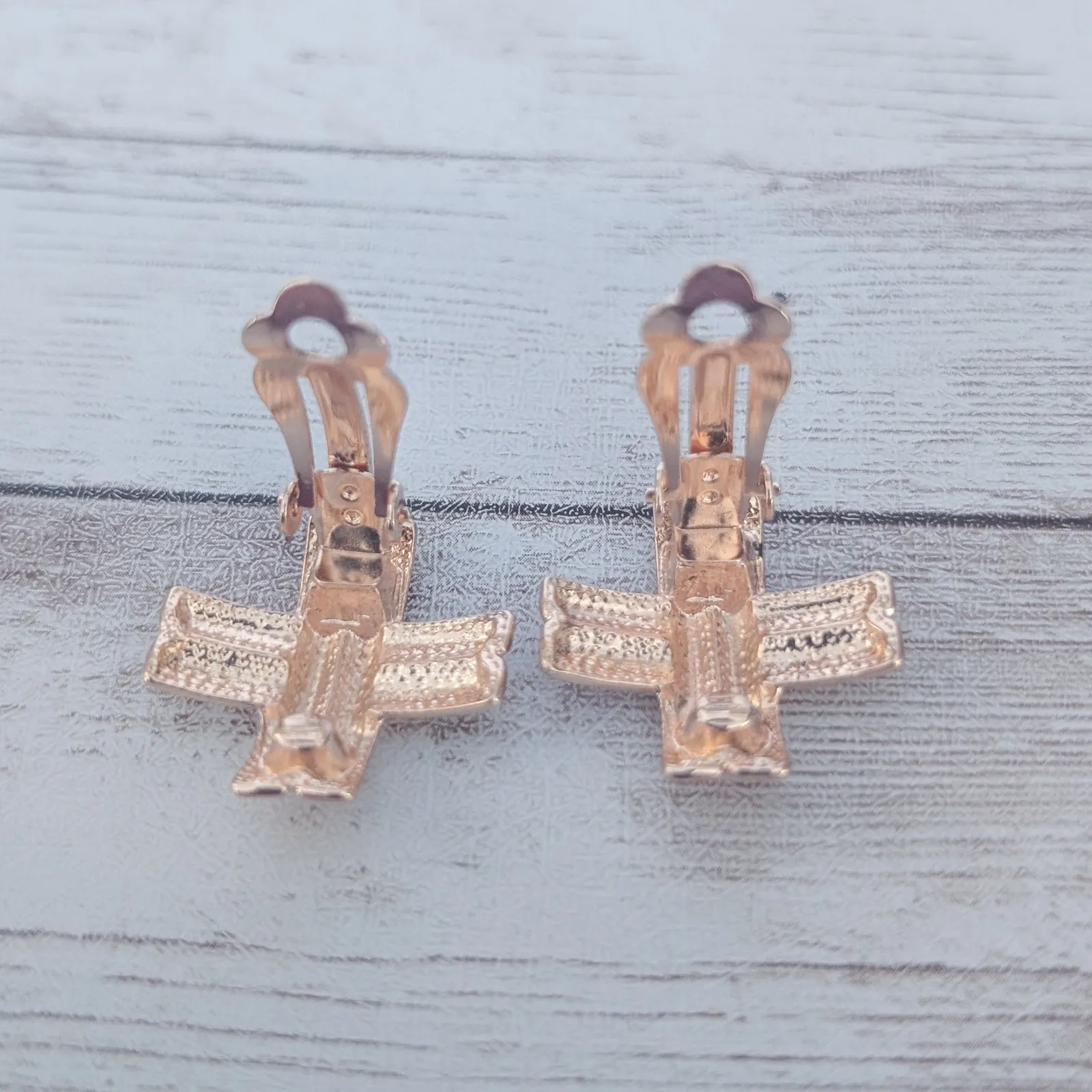 Vintage Clip On Earrings Warm Gold Tone Crossover Statement Large - Image 6