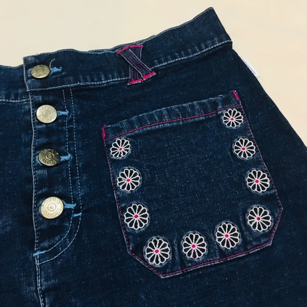 NWT XS White and Blue Denim Jean Floral y2k mini Skirt - Image 3