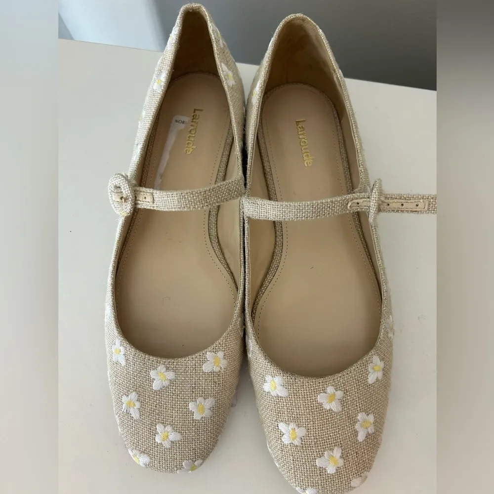 Larroude Blair Linen Daisy Embroidered Ballet Flat Size 10 - Image 3