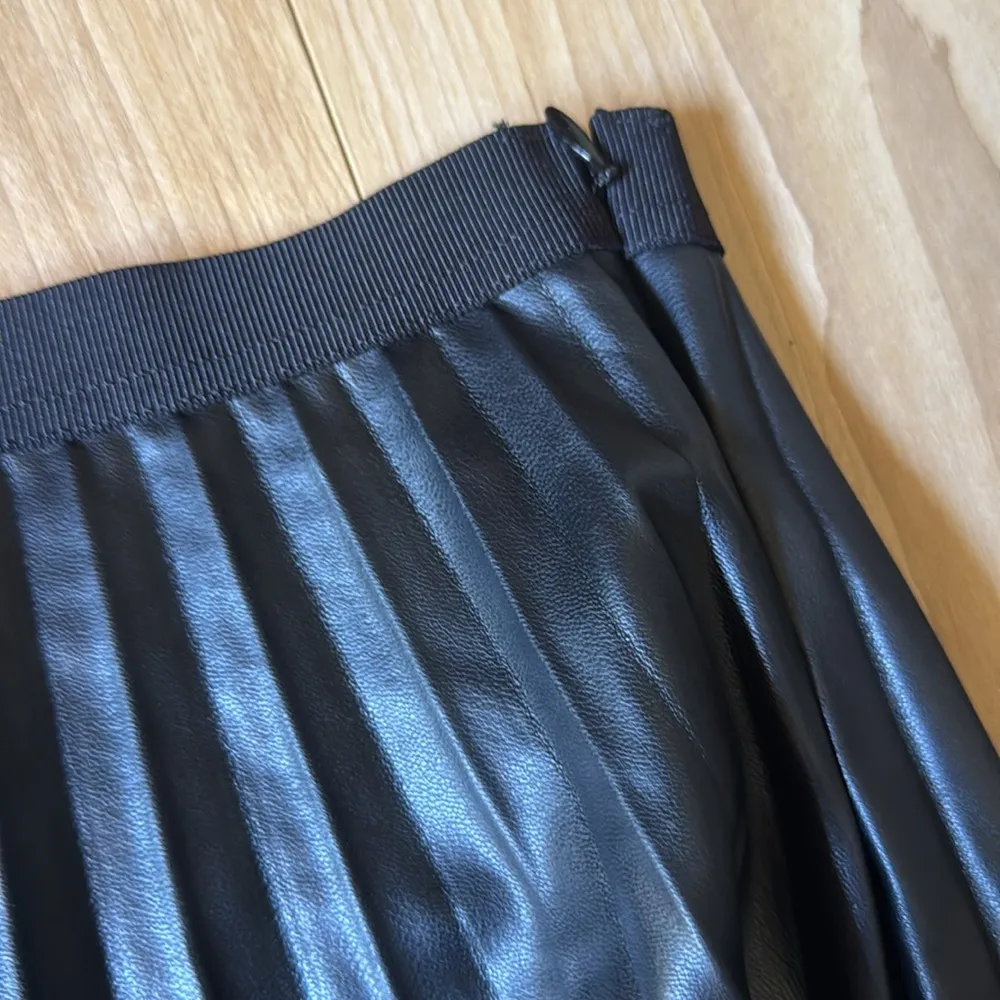 COS  Black Maxi Pleated A-Line Skirt - Image 2