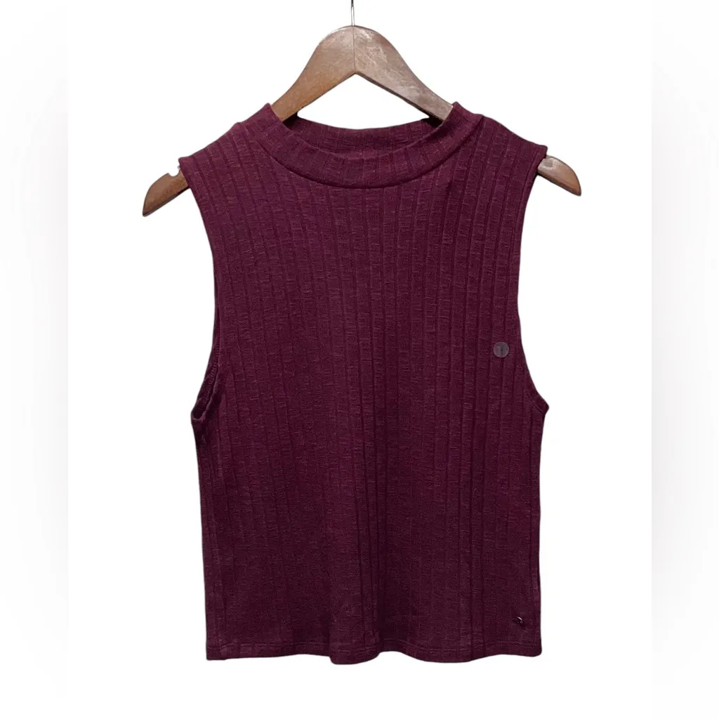 American Eagle  ribbed high neck sleeveless sweater.Size Large. Burgundy - Image 2