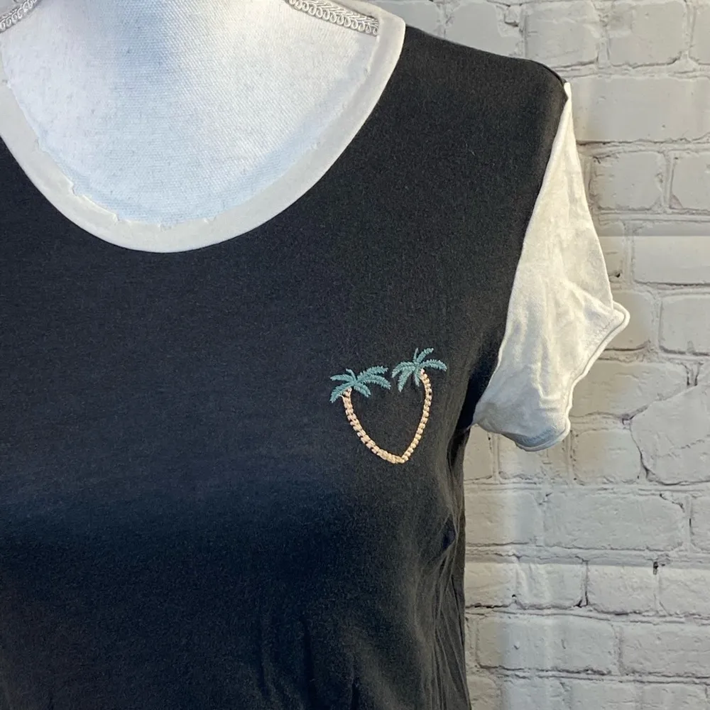 AMERICAN EAGLE T-Shirt Tropical Themed Distressed-Small - Image 3