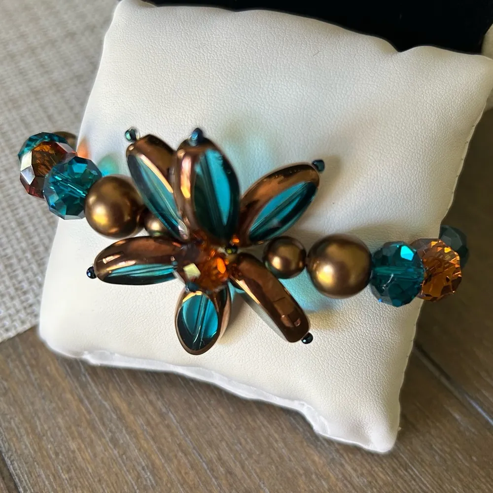 Handcrafted beaded gold and blue necklace and bracelet - Image 6