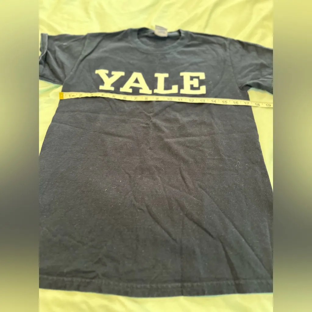NWOT Unisex Sz: Small Yale University Spell Out Navy Cotton Graphic Tee. - Image 3