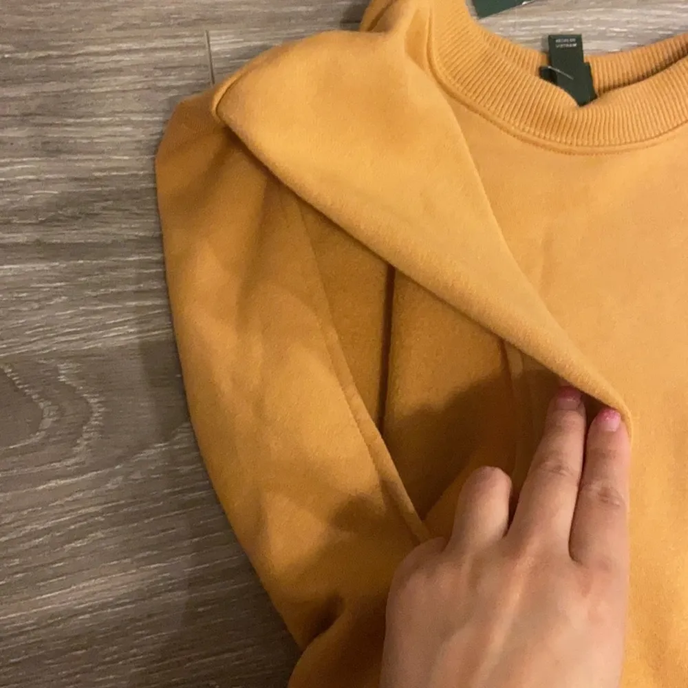 Wild fable padded shoulder cropped top. S - Image 6