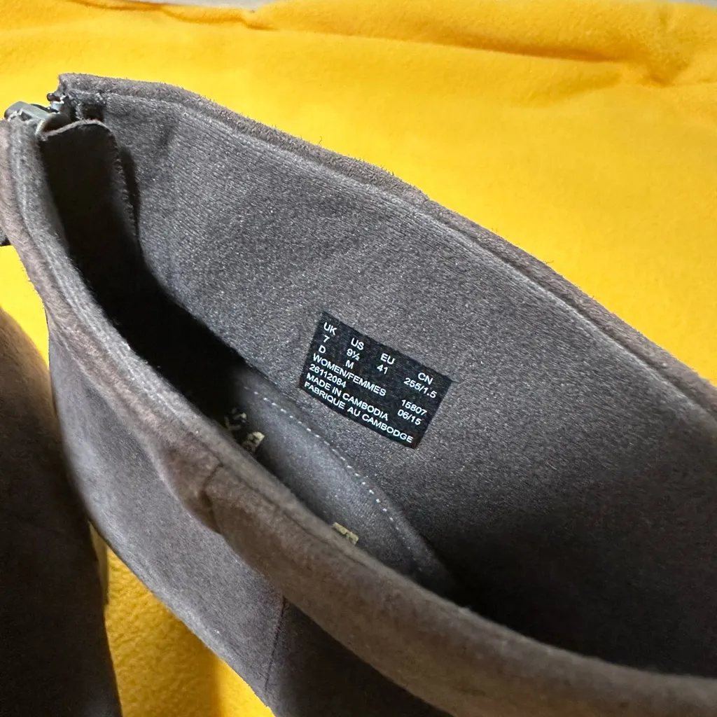 Clarks Dark Brown Ankle Boots - Image 9