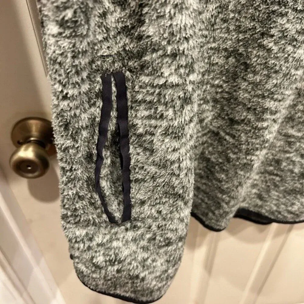 Abercrombie and Fitch Multi Media‎ Fleece size medium - Image 3