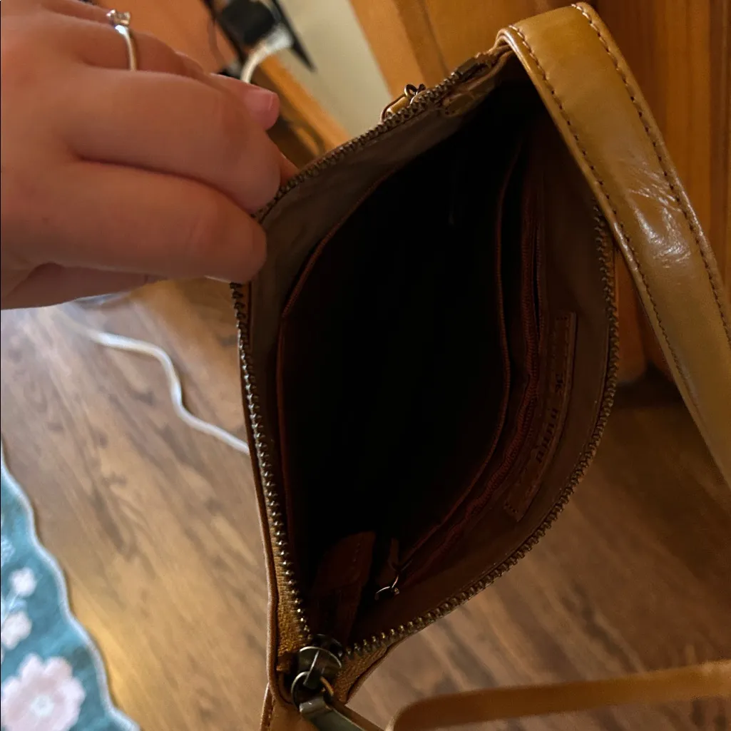 HOBO International Sarah Small Crossbody Leather Purse Tassel Tan Camel - Image 6