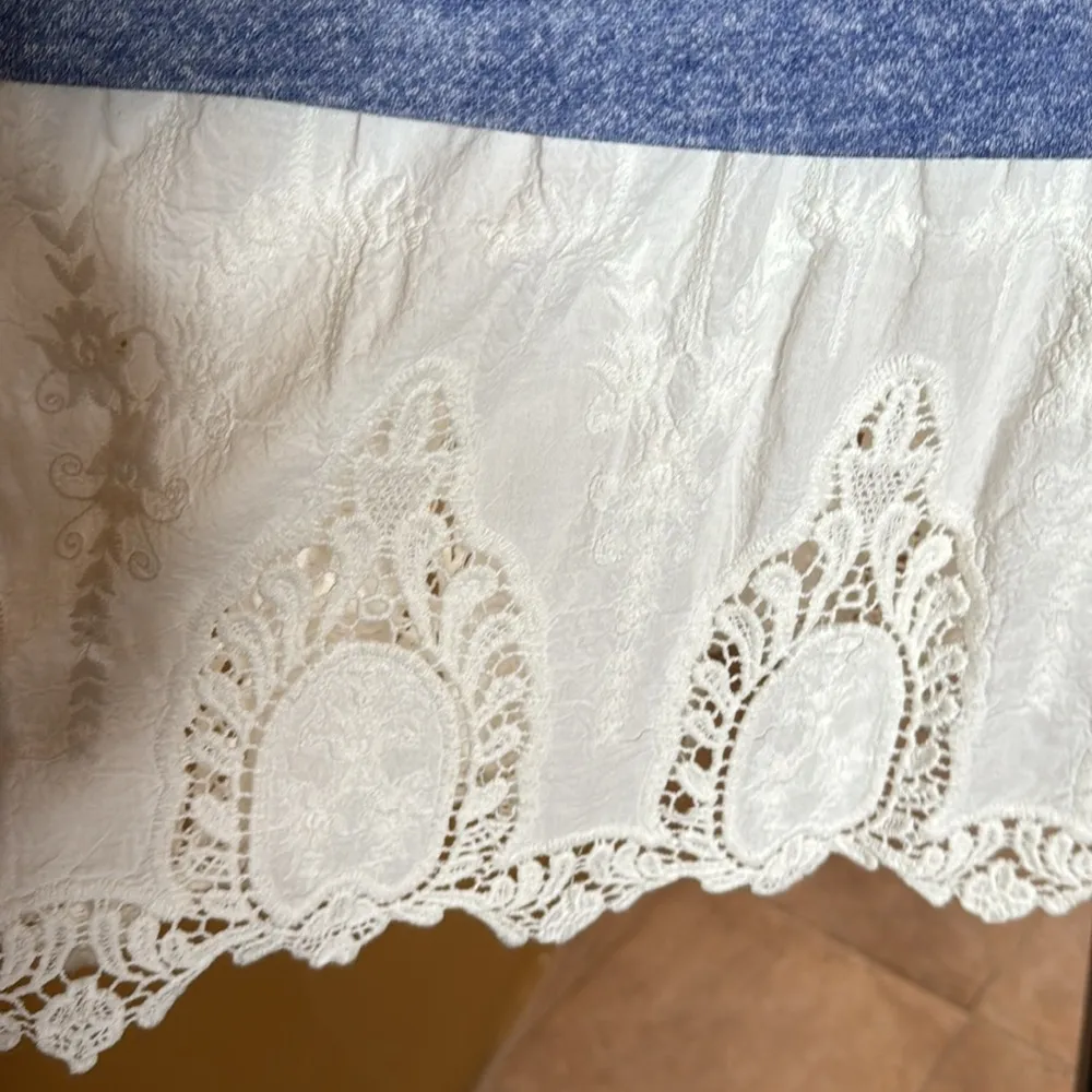 A’reve Anthropologie blue sweatshirt tunic w/ lace cream Size Small - Image 2