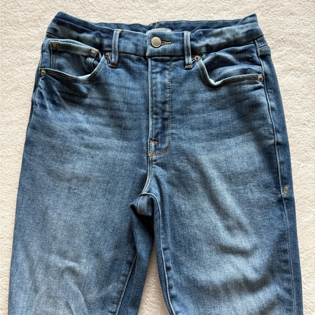 Good American Women’s Distressed Light Wash Mid Rise Stretch Jeans Size 6 / 28 - Image 2