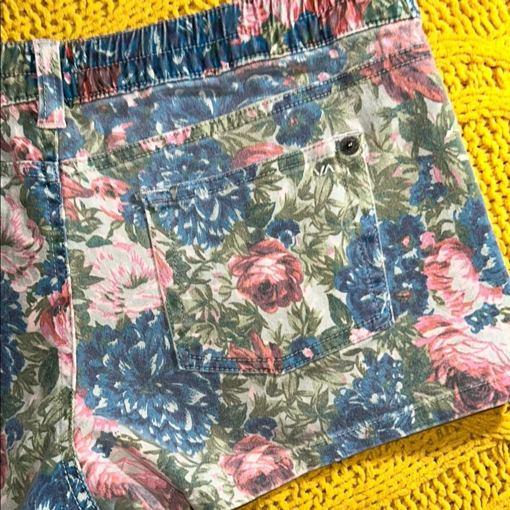 Rcva Size 29 Floral Women's Jean Shorts - Image 9