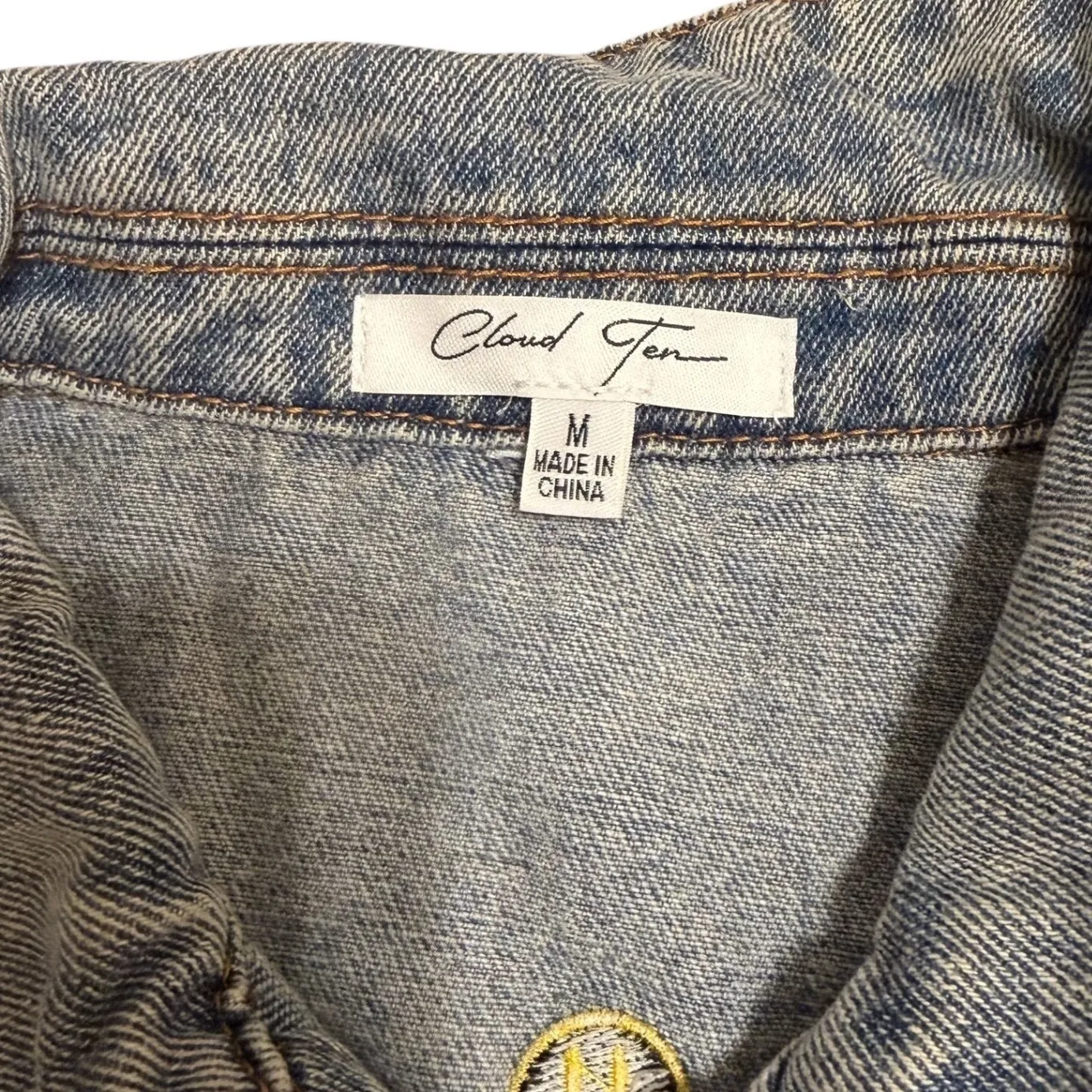 Cloud Ten Women's Size M Smiley Face Patch Cropped Denim Jean Jacket Grunge - Image 3