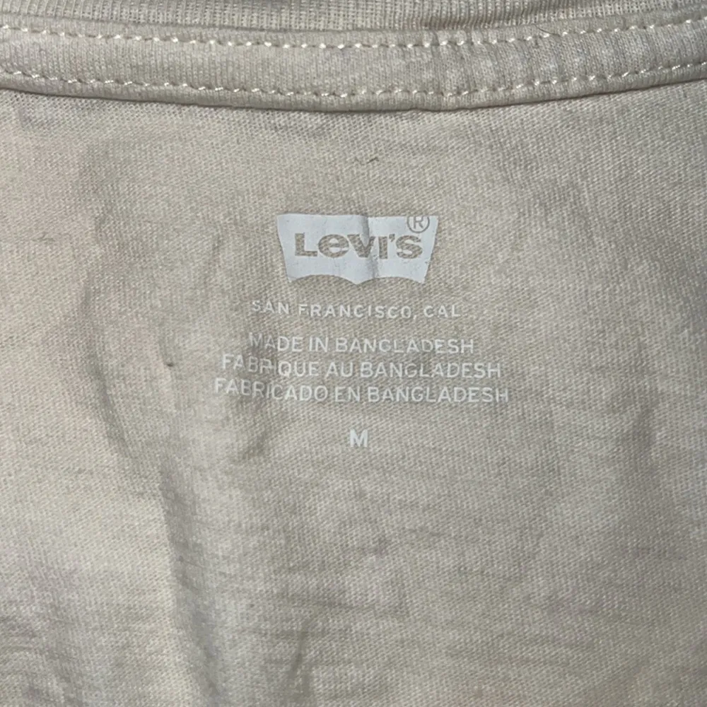 Levis Shirt Womens Medium Crop Top Boxy Short Sleeve Badlands Graphic Jordie - Image 6