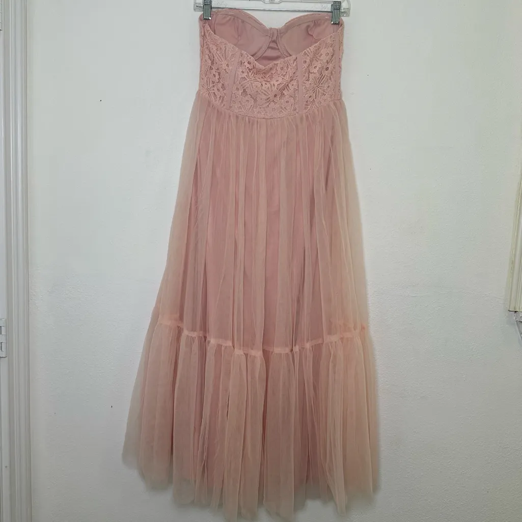 Selfie Leslie Gown Strapless 
Dancing With Me Sweetheart Tulle Midi Dress Pink - Image 4