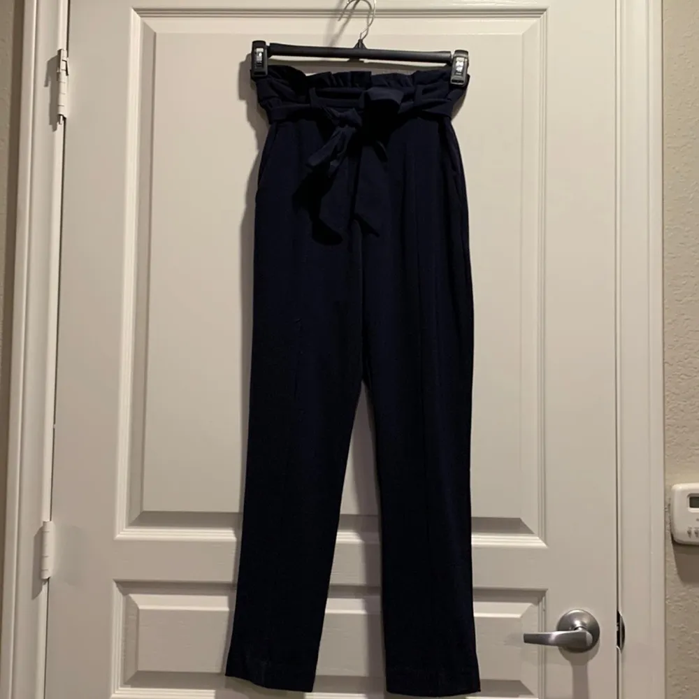 Lulu's Navy Blue Weekend Wear Tie Waist Cropped Pants 26" Inseam Size Small EUC - Image 2