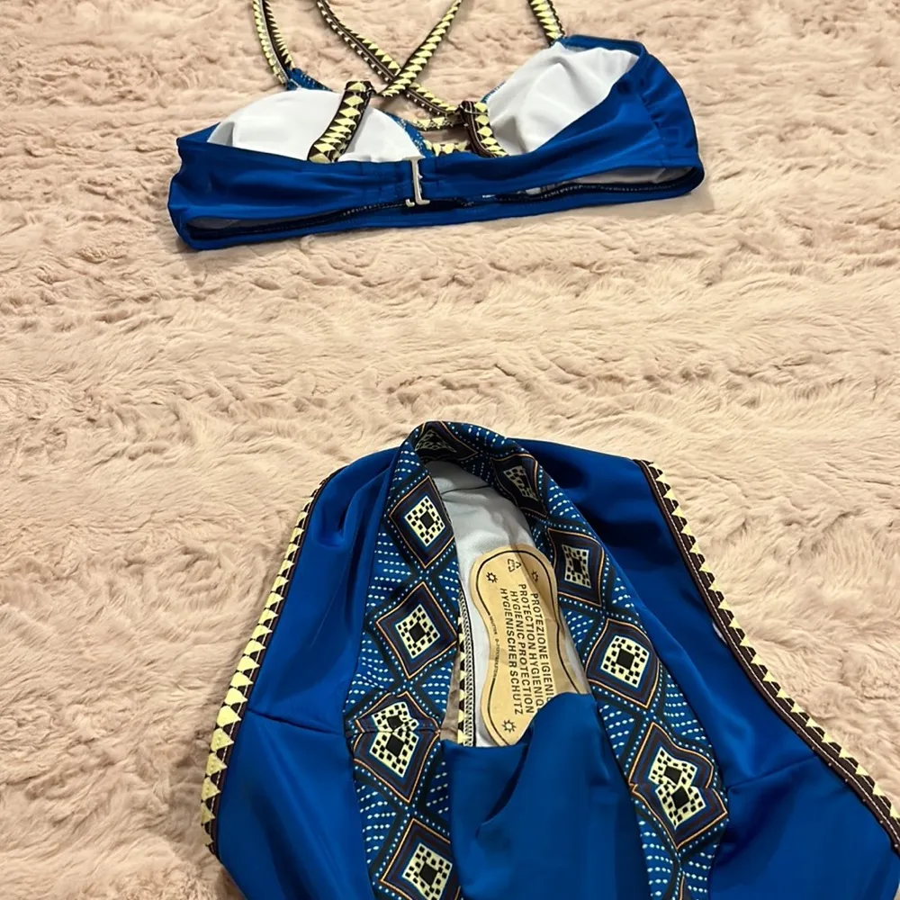 Bikini top size s & bottoms size m - Image 11