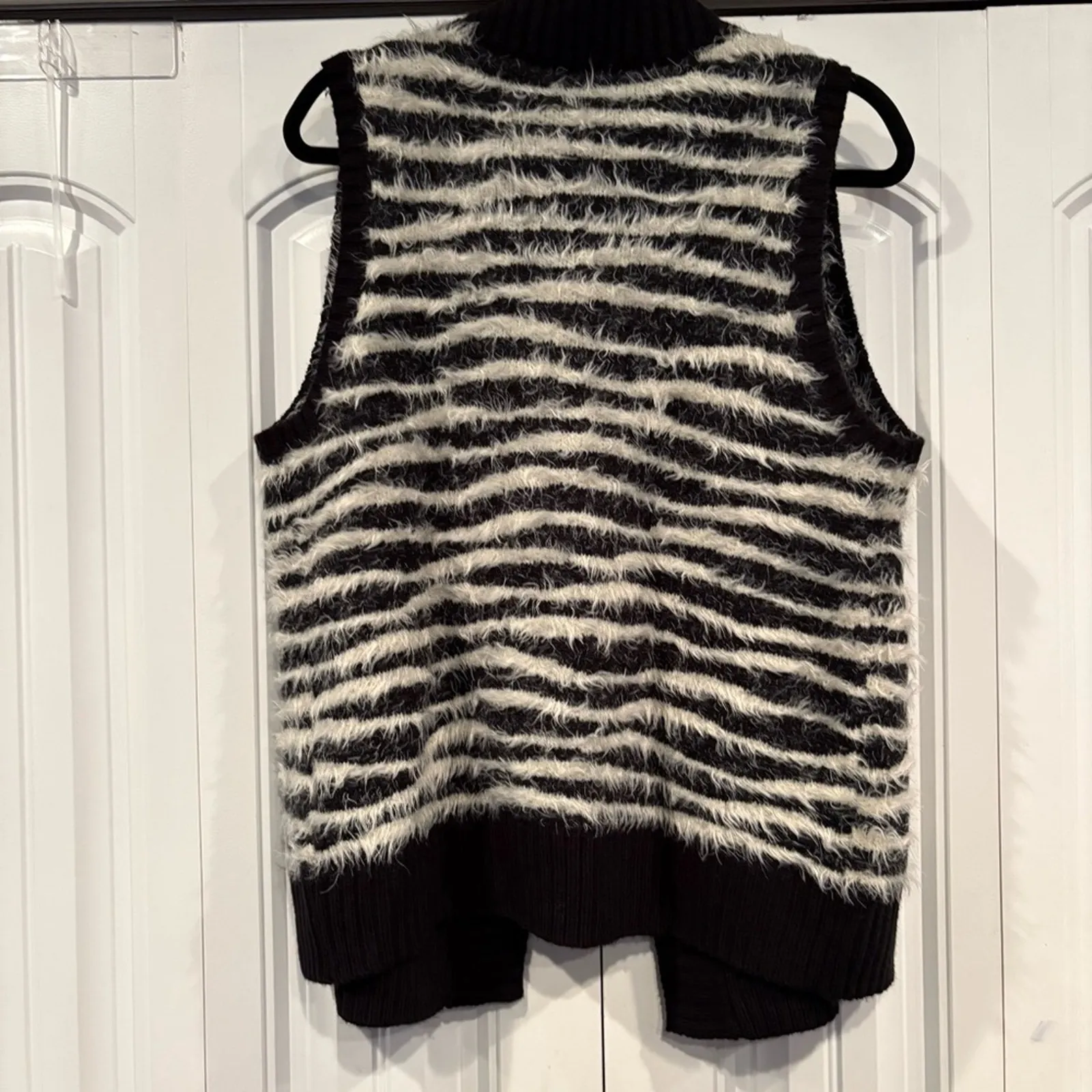 Chico’s Black and White Striped Vest Size‎ 1 (Size Medium) - Image 2