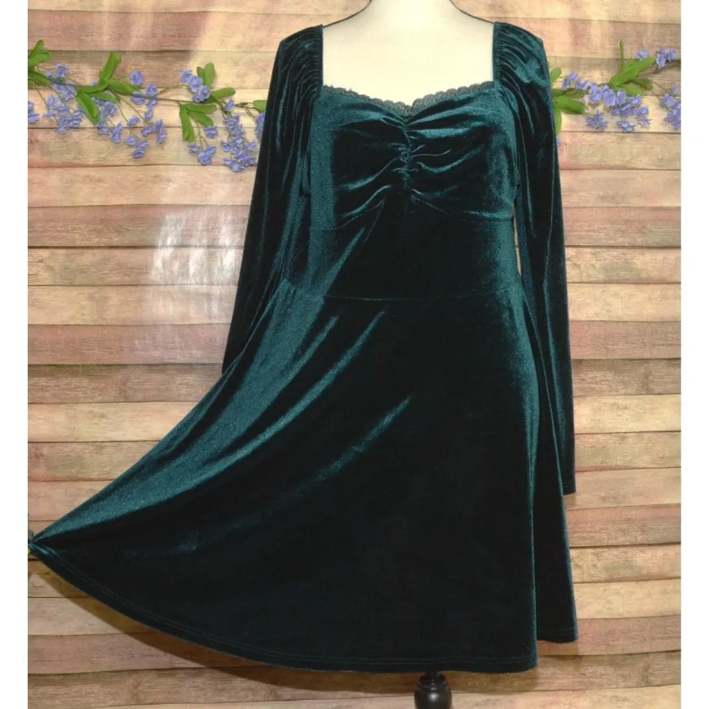 Shein Curve Green Velvet Knee Length Fit 'N' Flare Dress Size 1XL Fairy Core - Image 5