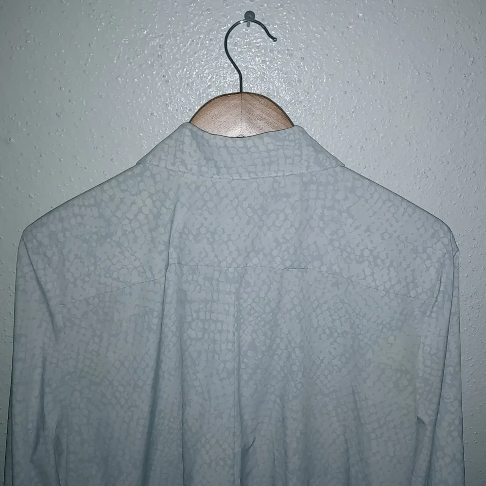 Calvin Klein XL Shacket Cargo Drawstring Belt Jacket in Light Gray Snakeskin - Image 7