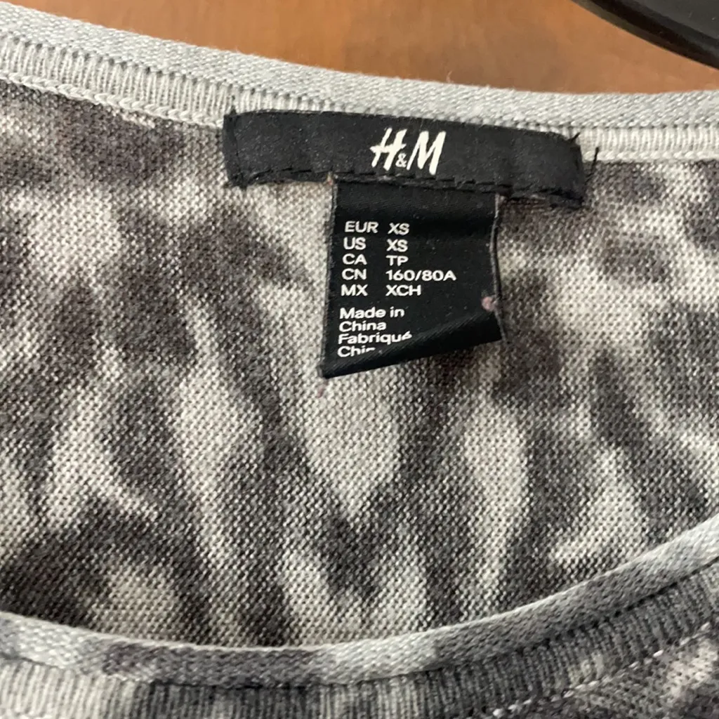 H&M Hi Lo Gray Black Animal Print Light Weight Oversized Tunic Sweater - Image 4