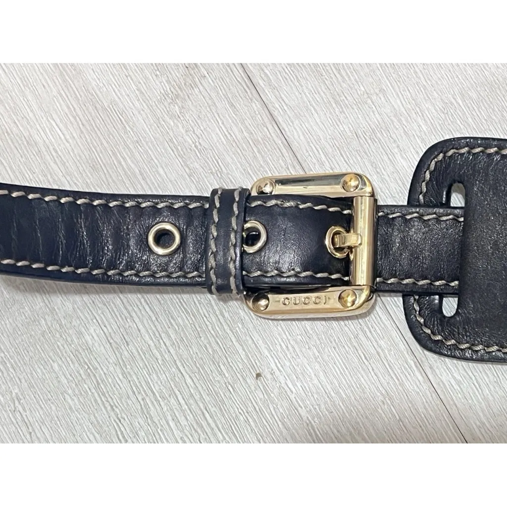 Gucci  Leather and Canvas Shoulder Bag - Image 3