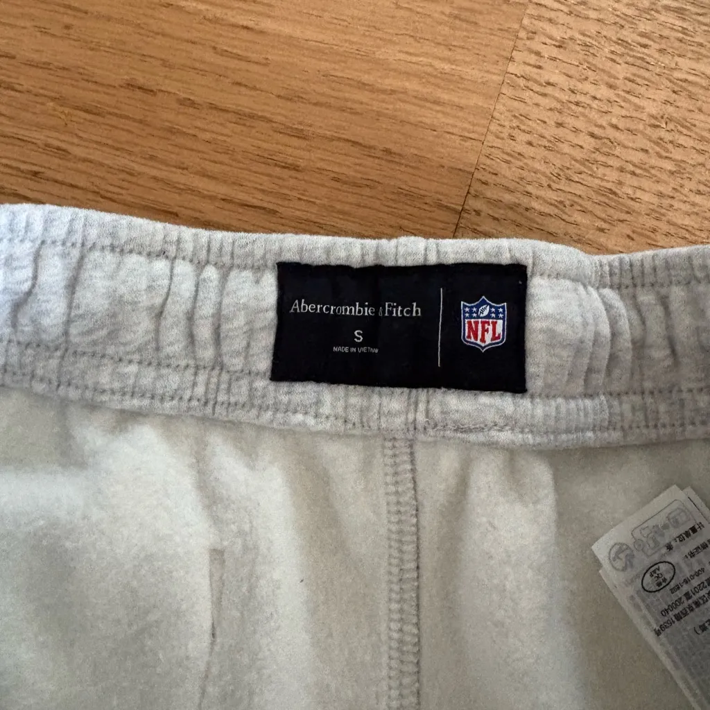 Abercrombie nfl eagles sweat pants NWOT - Image 4
