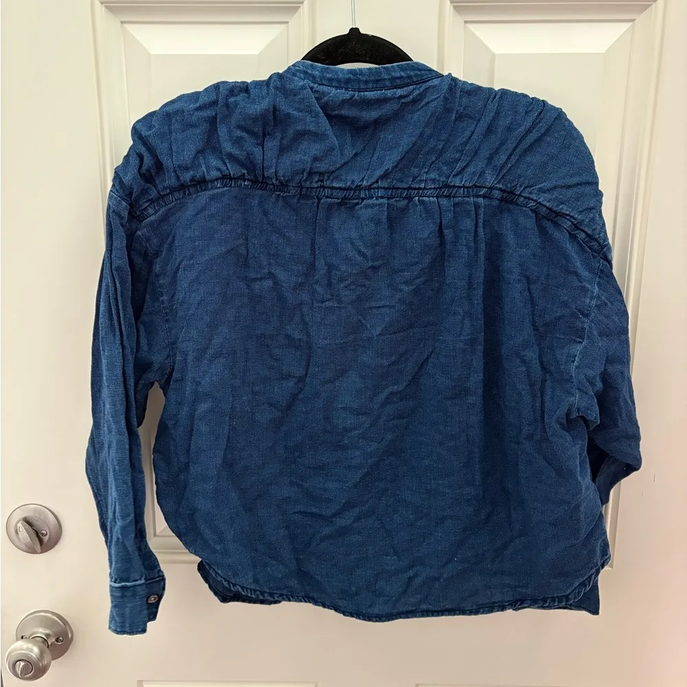 Pilcro Cropped Henley Denim Blouse Size Small - Image 4