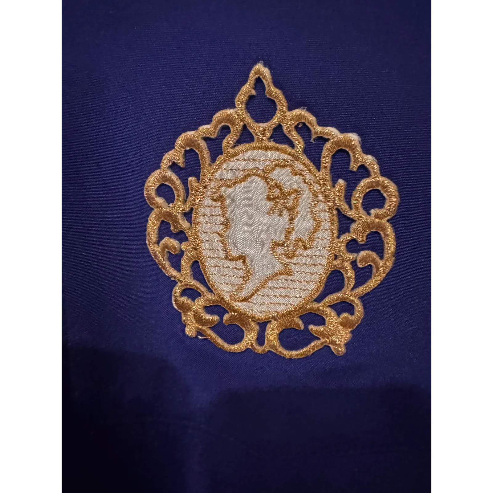 Vintage Gina Royal Blue Cameo Blouse / dress Pearl & Gold Chain Accents Medium - Image 7