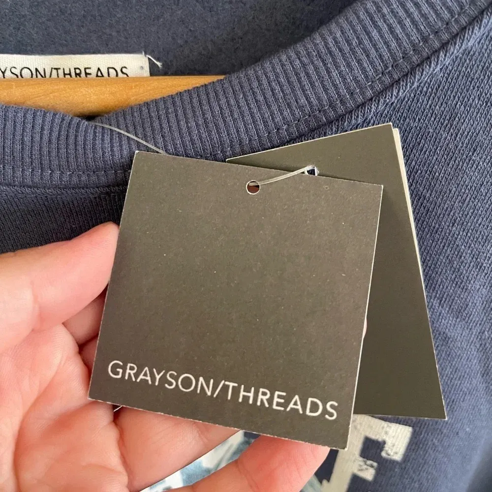 Grayson Threads Women’s  Explore the Rockies cropped sweatshirt Medium - Image 3