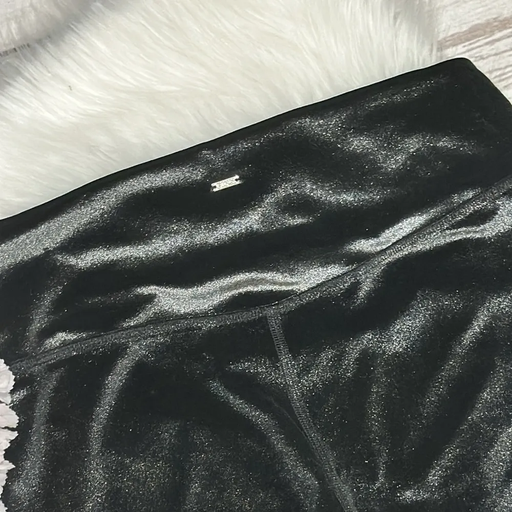 PINK
ULTIMATE BLACK SHINE HIGH-WAIST LEGGINGS - Image 10