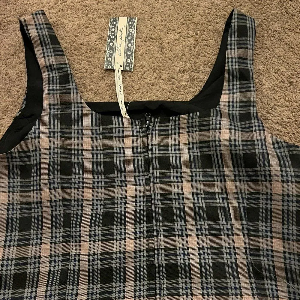 NWT Ultra Pink large top - Image 6