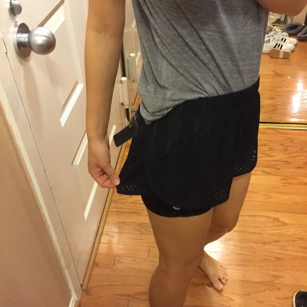 Forever 21 shorts with leggings lining. S - Image 4