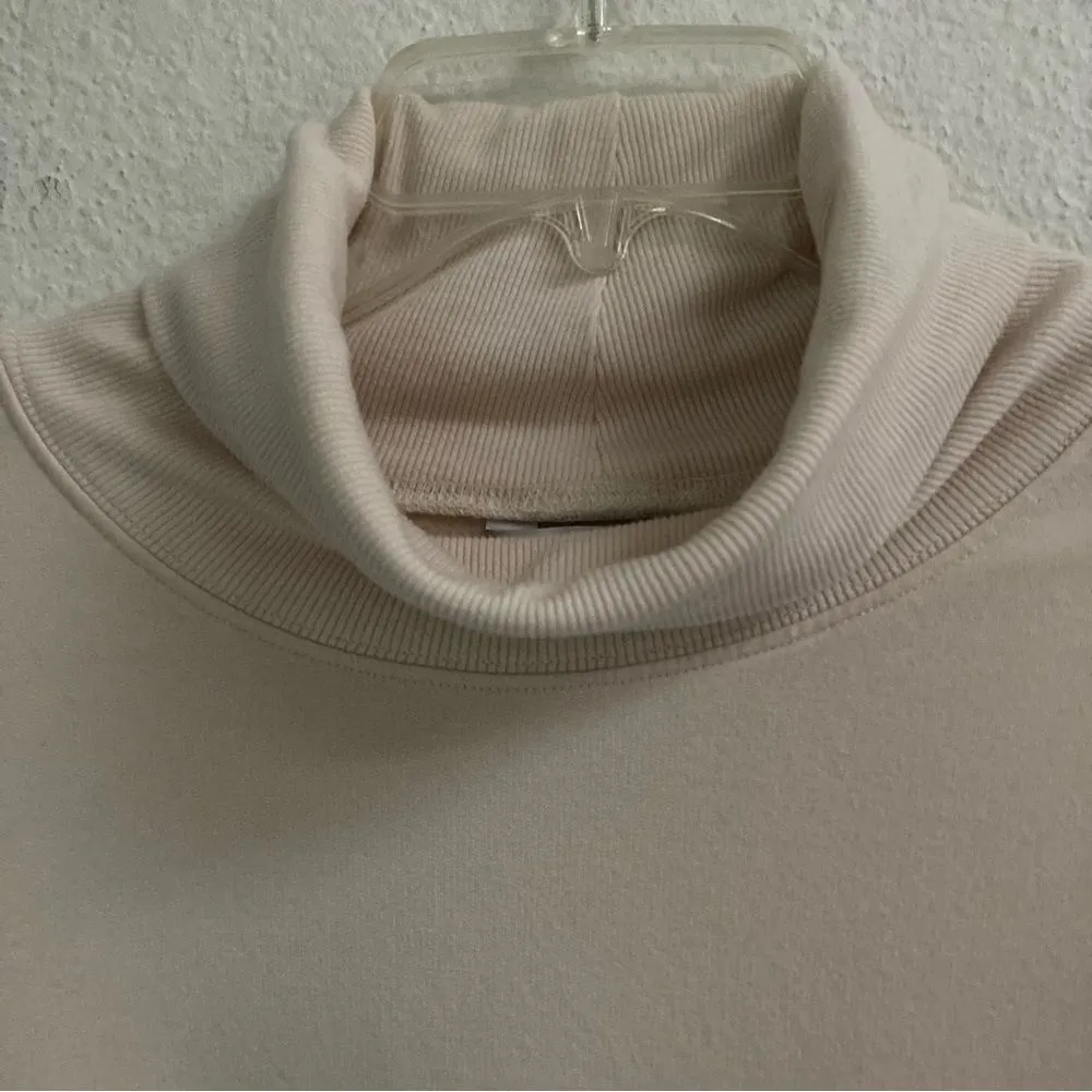 Athleta  Balance Cinch turtleneck cream pull over sweatshirt L - Image 3