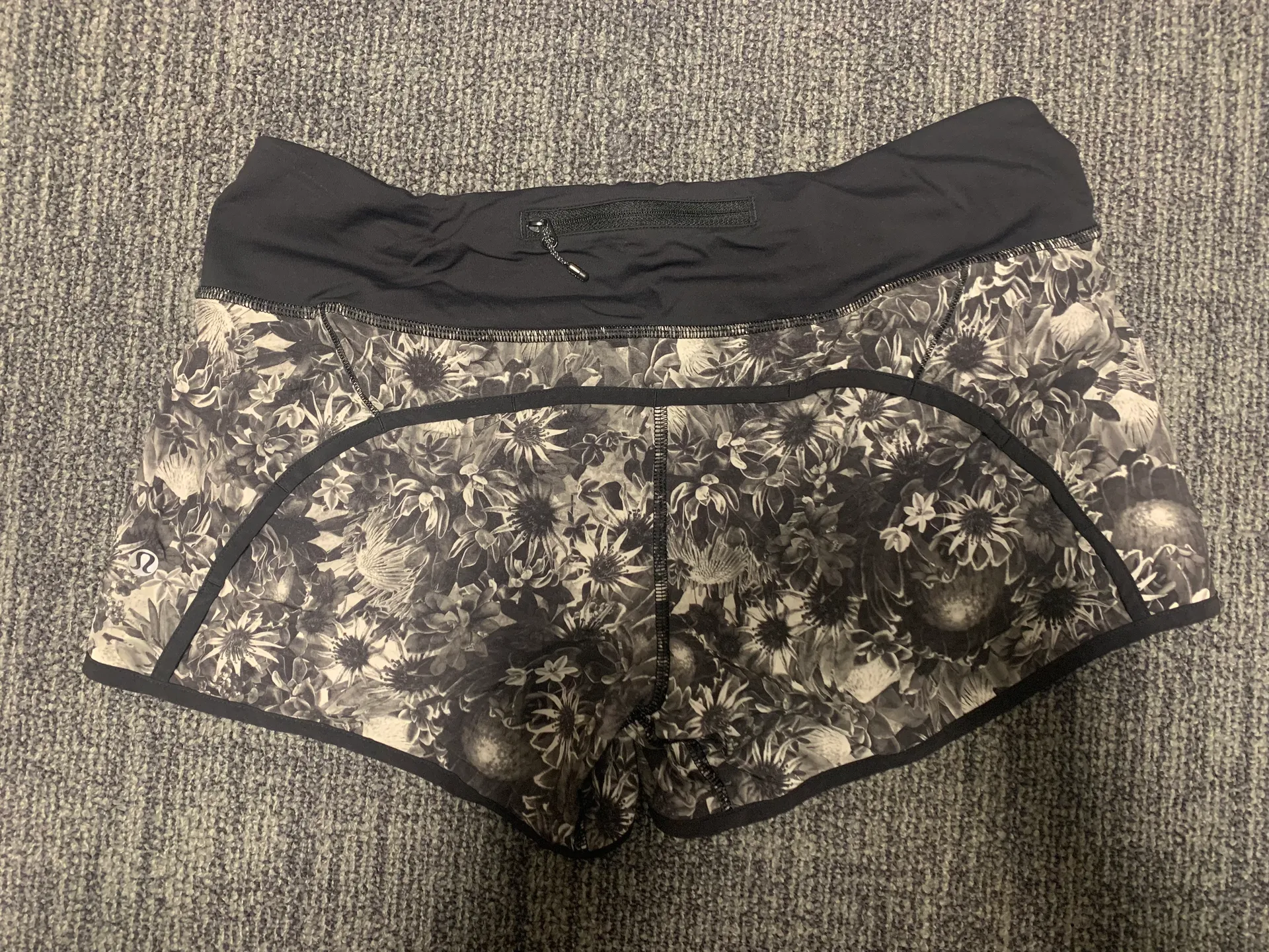 Lululemon Speed Short 2.5’’ Size 8 - Image 2