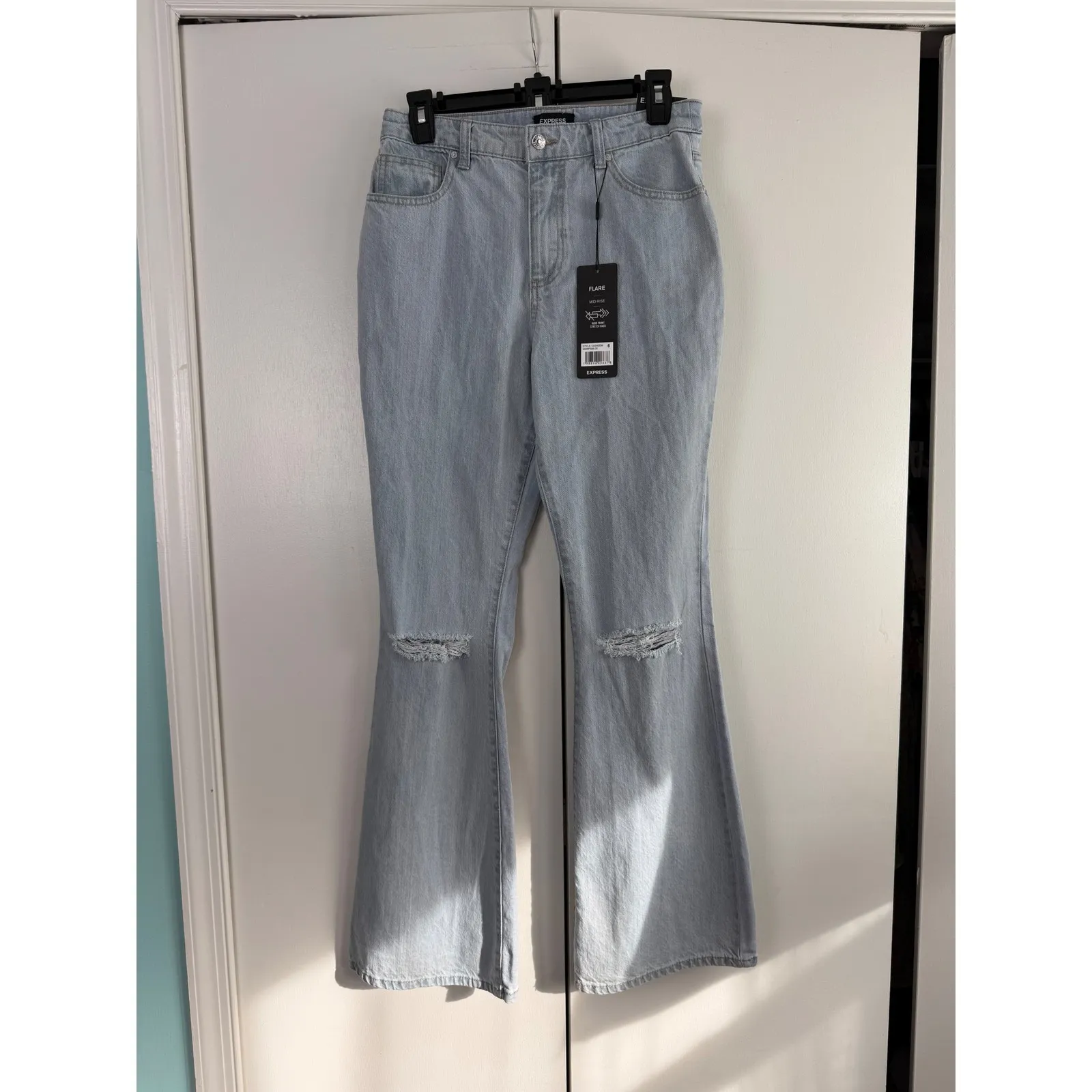 NWT EXPRESS Flare Mid-Rise Ripped Jeans Size 6 | Boho Chic | Streetwear‎ - Image 2