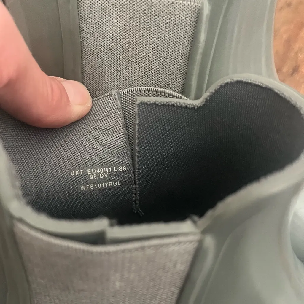 HUNTER Chelsea Refined Gloss Green Rain Boots 9 - Image 6