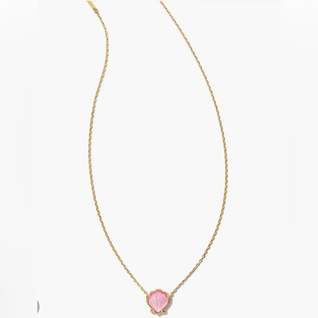 Kendra Scott Brynne Shell Gold Short Pendant Necklace - Image 4
